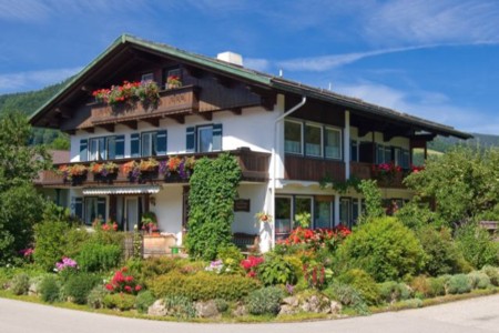 Haus Ringsgwandl im Sommer